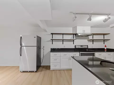 Kitchen - 3303 Wave Dr, Everett, WA 98203 photo 3 of 3