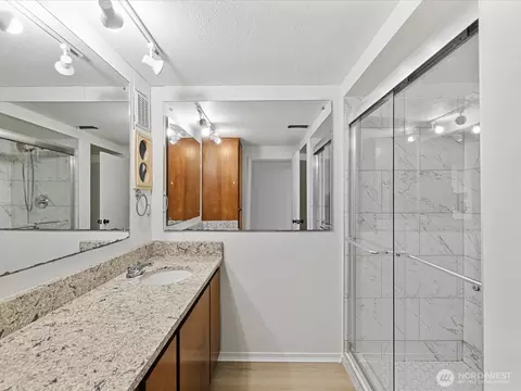 Bath - 3303 Wave Dr, Everett, WA 98203 photo 2 of 2