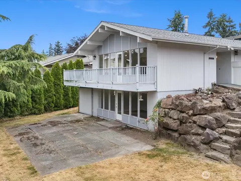 Exterior - 3303 Wave Dr, Everett, WA 98203 photo 7 of 12
