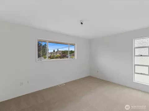 Bedroom - 3303 Wave Dr, Everett, WA 98203 photo 2 of 4
