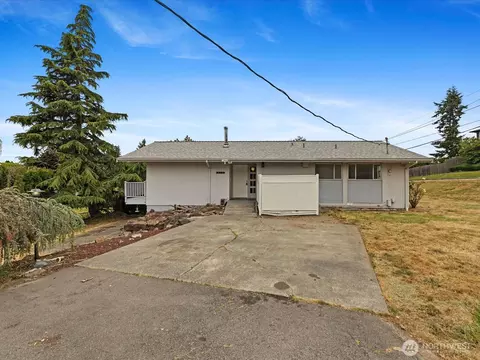 3303 Wave Dr, Everett, WA 98203