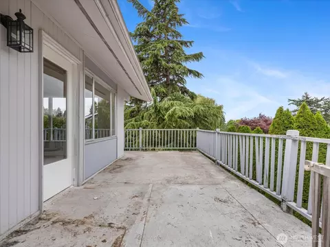 Exterior - 3303 Wave Dr, Everett, WA 98203 photo 4 of 12