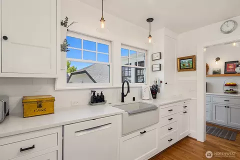 Kitchen - 428 3rd Ave N, Edmonds, WA 98020 photo 4 of 4