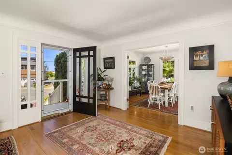 Entry Way - 428 3rd Ave N, Edmonds, WA 98020 photo 1 of 2