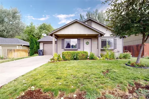1310 SW Riparian Ct, College Place, WA 99324