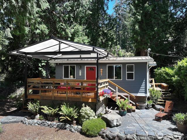 4225 Beach Dr, Freeland, WA 98249