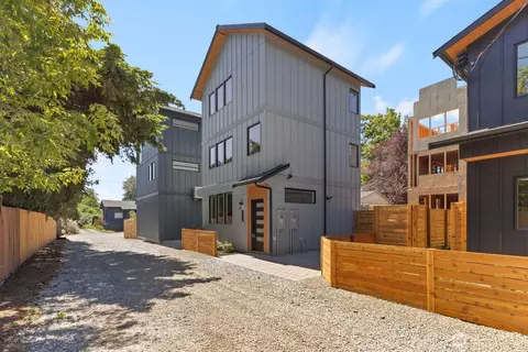 512 N 92nd St, Seattle, WA 98103