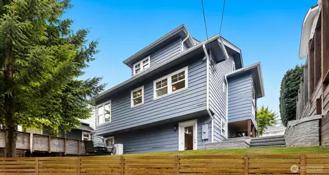 2500 Lorentz Pl N, Seattle, WA 98109
