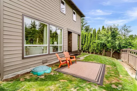 Exterior - 17021 38th Ave SE, Bothell, WA 98012 photo 6 of 9