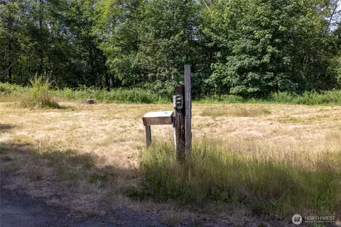 1875 NE Sipes Ln, Bremerton, WA 98311