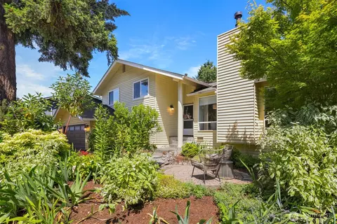 12820 87th Ave, Kirkland, WA 98034