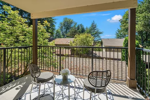 406 10th St #C202, Kirkland, WA 98033