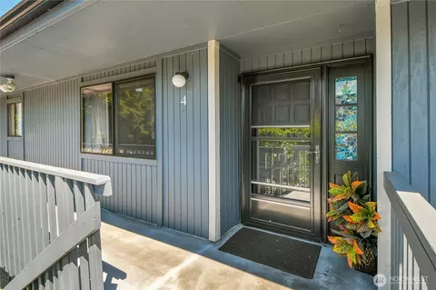 8015 196th St SW #4A, Edmonds, WA 98026