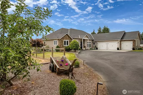 7969 Rodeo Dr, Lynden, WA 98264
