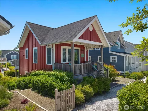 61 Horizon St, Pacific Beach, WA 98571