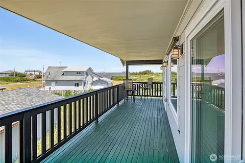 1054 Cedar Crest Ct SW, Ocean Shores, WA 98569