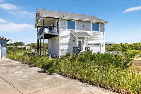 1054 Cedar Crest Ct SW, Ocean Shores, WA 98569
