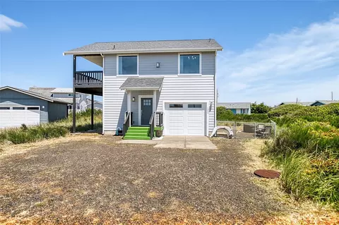 1054 Cedar Crest Ct SW, Ocean Shores, WA 98569