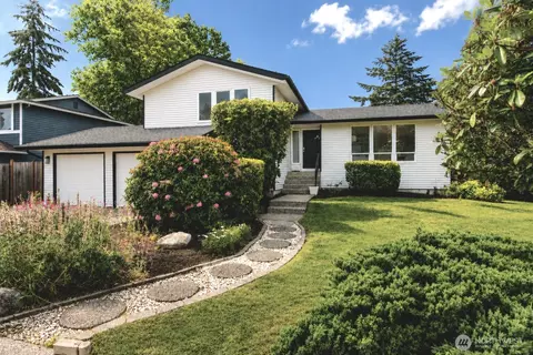 4303 NE 24th St, Renton, WA 98059