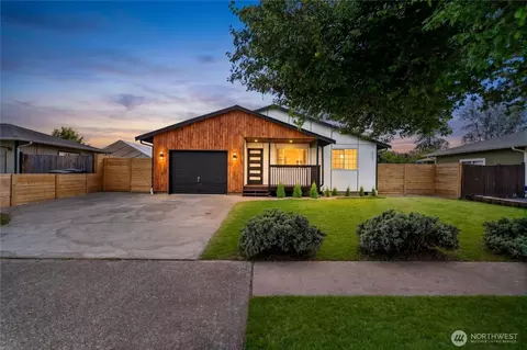 603 Washington Ave SE, Orting, WA 98360