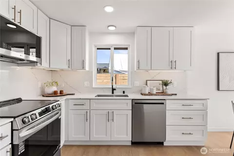 Kitchen - 603 Washington Ave SE, Orting, WA 98360 photo 3 of 5