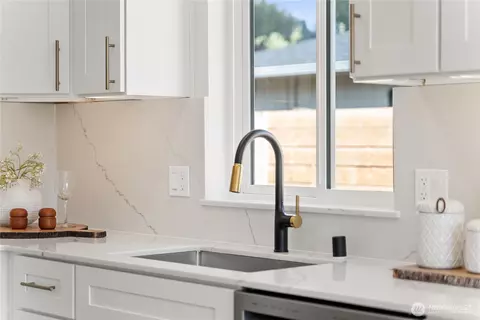 Kitchen - 603 Washington Ave SE, Orting, WA 98360 photo 4 of 5