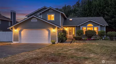 15532 156th Ct SE, Renton, WA 98058