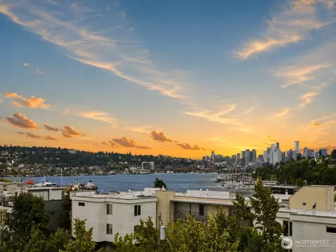 936 N 35th St #E, Seattle, WA 98103