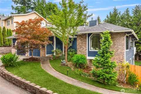 8227 NE 166th St, Kenmore, WA 98028
