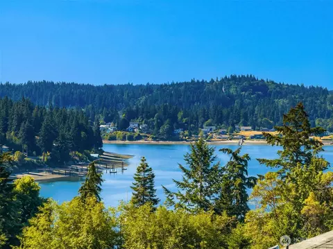 17725 Baywatch Ct NE, Poulsbo, WA 98370