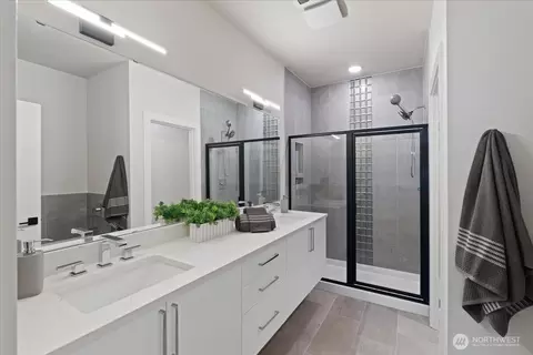 Bath - 17335 90th Dr NE #B, Bothell, WA 98011 photo 2 of 5