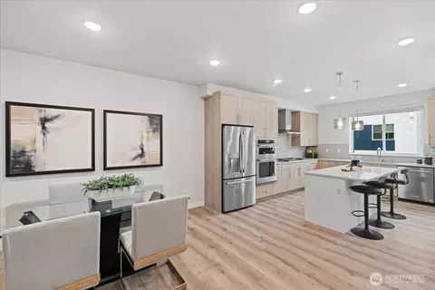 Dining - 17335 90th Dr NE #B, Bothell, WA 98011 photo 2 of 4