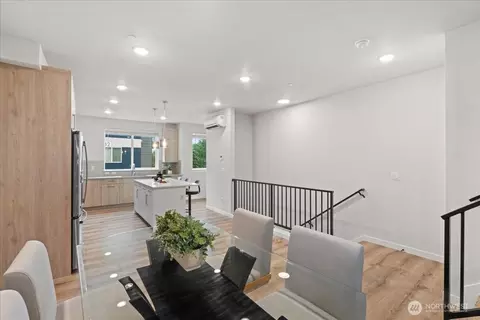 Dining - 17335 90th Dr NE #B, Bothell, WA 98011 photo 3 of 4