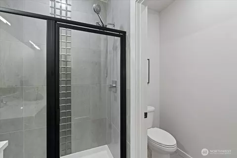Bath - 17335 90th Dr NE #B, Bothell, WA 98011 photo 3 of 5