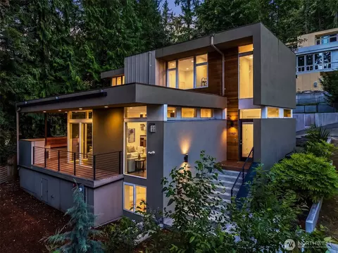 10827 NE 108th Ln, Kirkland, WA 98033