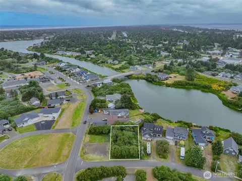 134 Sea Breeze Loop SW, Ocean Shores, WA 98569