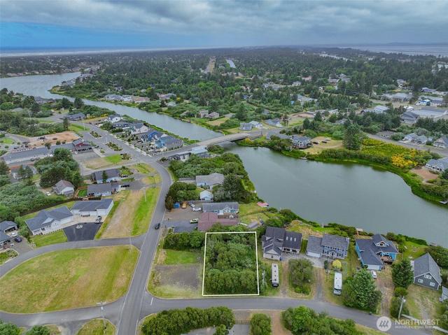 134 Sea Breeze Loop SW, Ocean Shores, WA 98569