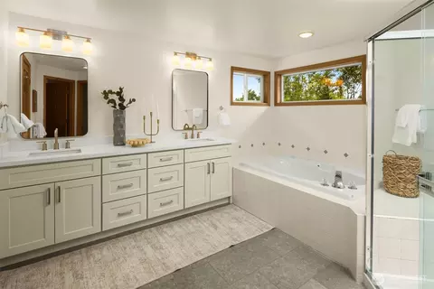 Bath - 1917 237th Pl SE, Bothell, WA 98021 photo 3 of 3