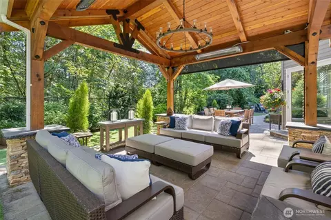26555 SE 15th St, Sammamish, WA 98075