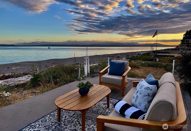 848 Old Beach Rd, Freeland, WA 98249