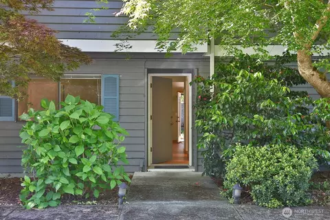 137 4th St #A2, Langley, WA 98260
