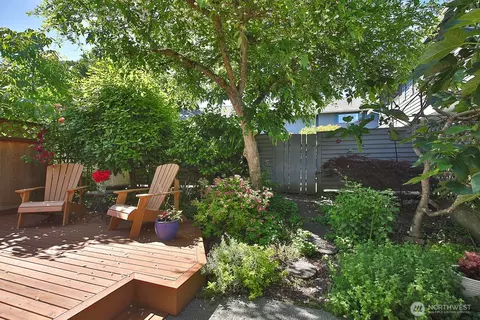 137 4th St #A2, Langley, WA 98260