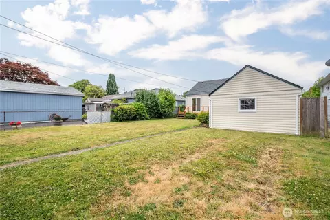 Exterior - 527 24th Ave, Longview, WA 98632 photo 6 of 7