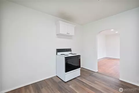 Entry Way - 527 24th Ave, Longview, WA 98632 photo 1 of 1