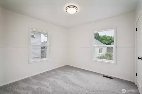 Bedroom - 527 24th Ave, Longview, WA 98632 photo 2 of 3