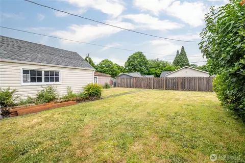 Exterior - 527 24th Ave, Longview, WA 98632 photo 5 of 7