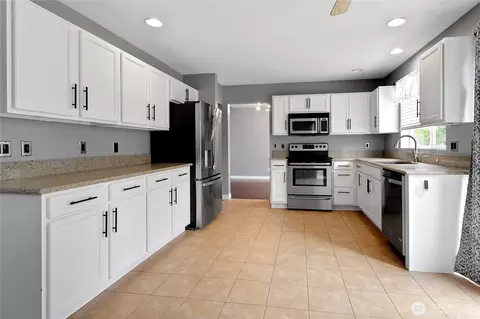 Kitchen - 4014 219th St E, Spanaway, WA 98387 photo 2 of 2