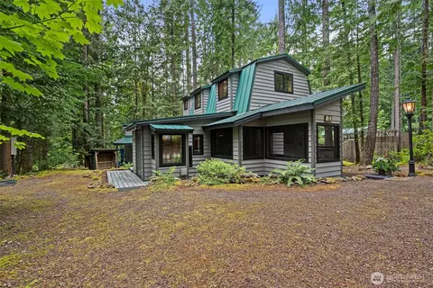 41 N Dow Pl, Hoodsport, WA 98548