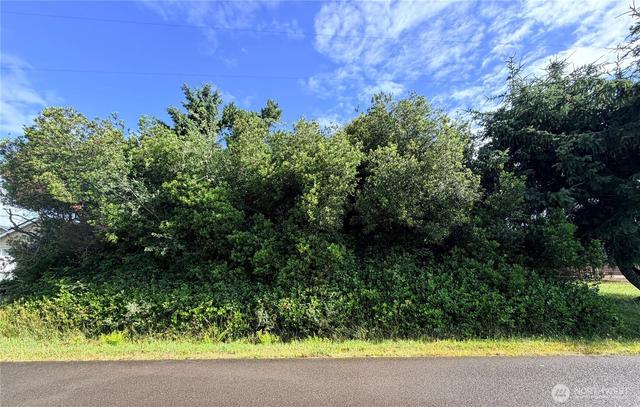 582 Ensign Ave NW, Ocean Shores, WA 98569