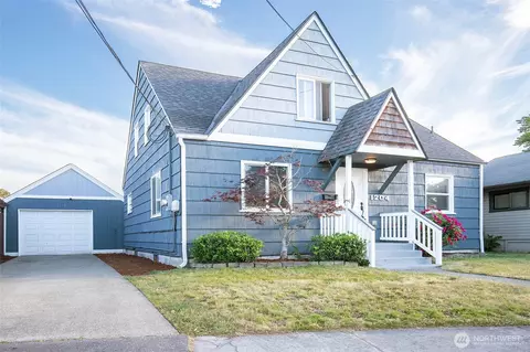 1204 4th Ave SE, Puyallup, WA 98372